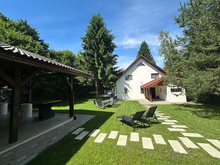 Casă cu 6 camere cu Teren 1000 Mp în Avrig