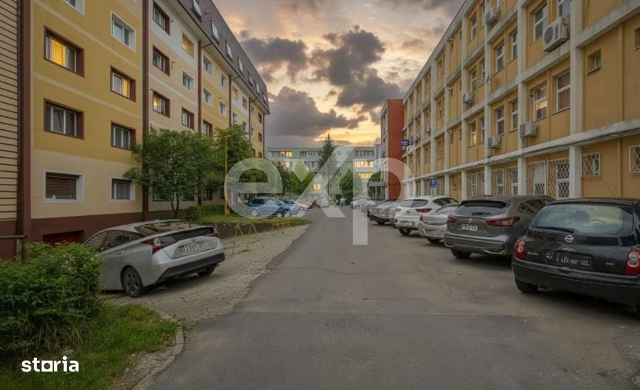 Apartament cu 5 camere decomandat în Astra