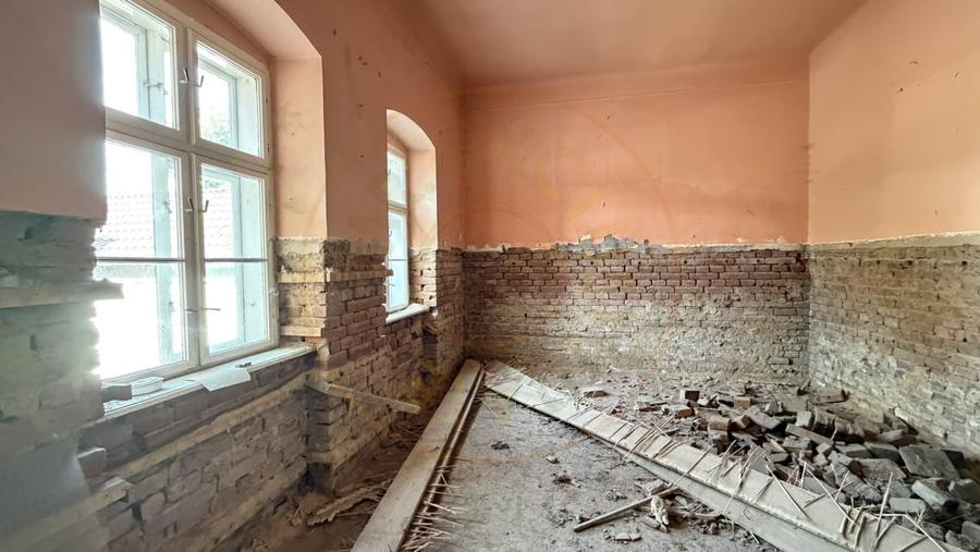 Casă individuală cu 5 camere cu Canalizare în Carei
