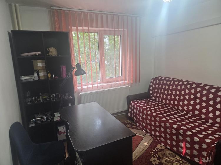 Apartament cu 2 camere semidecomandat în Uiești