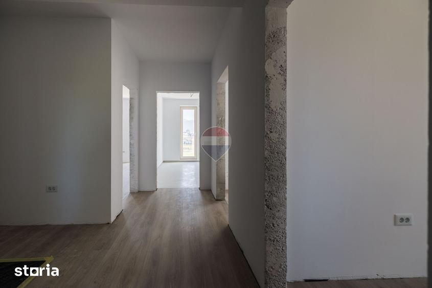Apartament cu 3 camere în Tractorul