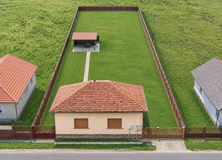 Casă cu 4 camere în Giarmata