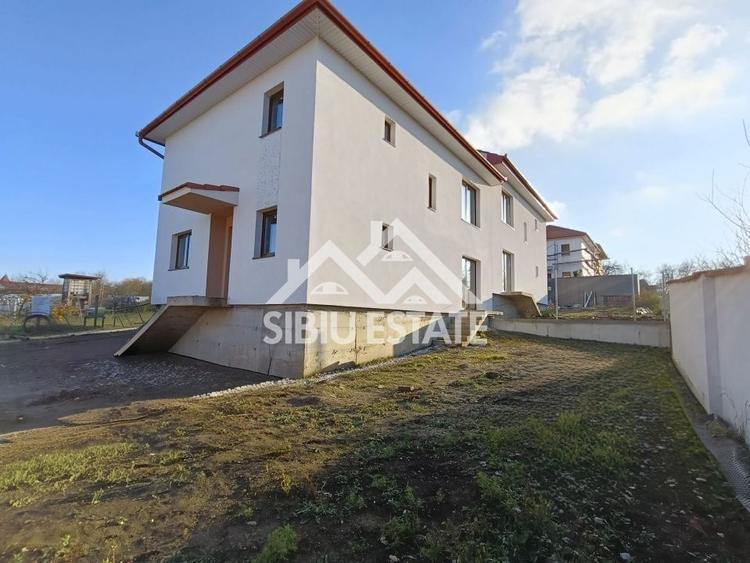 Duplex cu 4 camere cu Canalizare în Șura Mică