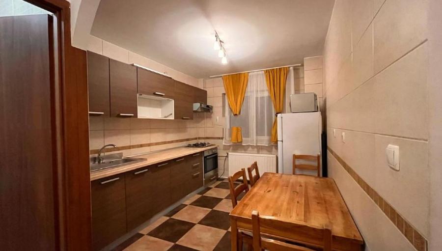 Apartament cu 3 camere decomandat, mobilat în Tineretului