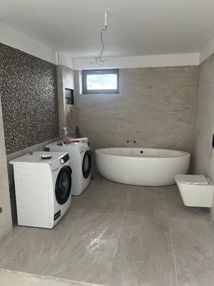 Casă individuală cu 5 camere cu Garaj în Vidra