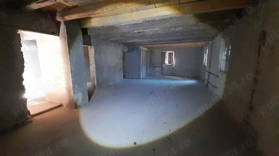 Casă cu 6 camere cu Teren 4950 Mp în Timișu de Sus