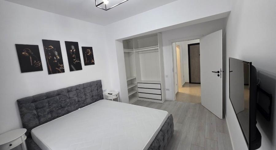 Apartament cu 2 camere semidecomandat, mobilat în Păcii