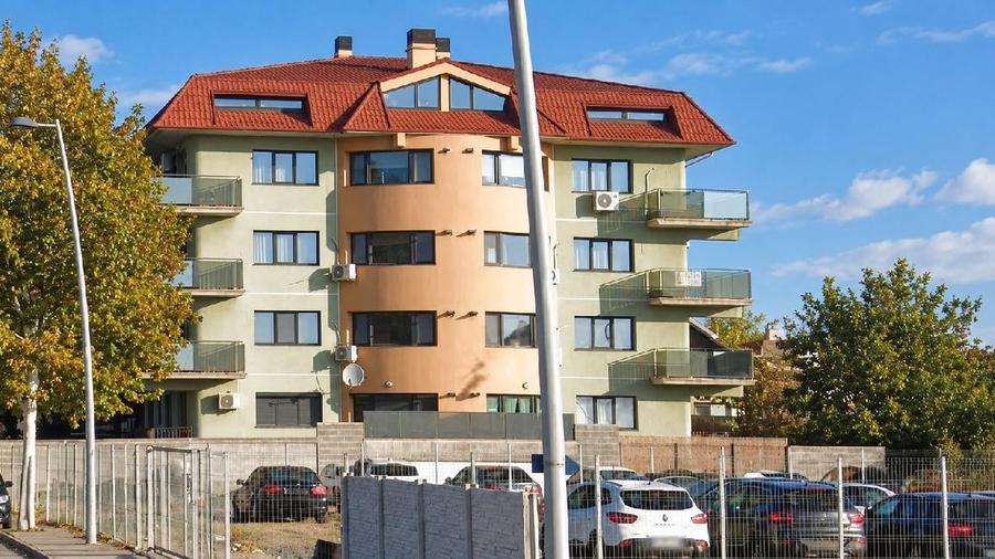Apartament cu 4 camere decomandat în Apollo