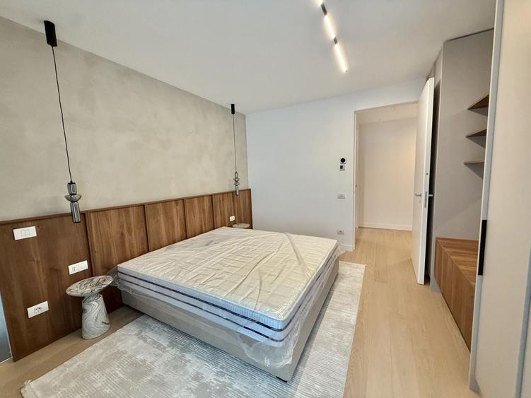 Apartament cu 4 camere semidecomandat în Aviatorilor