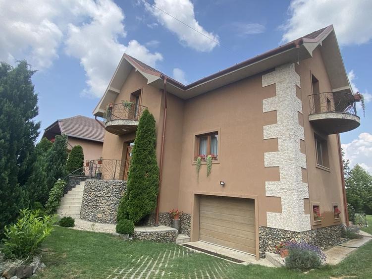 Casă cu 4 camere în Central