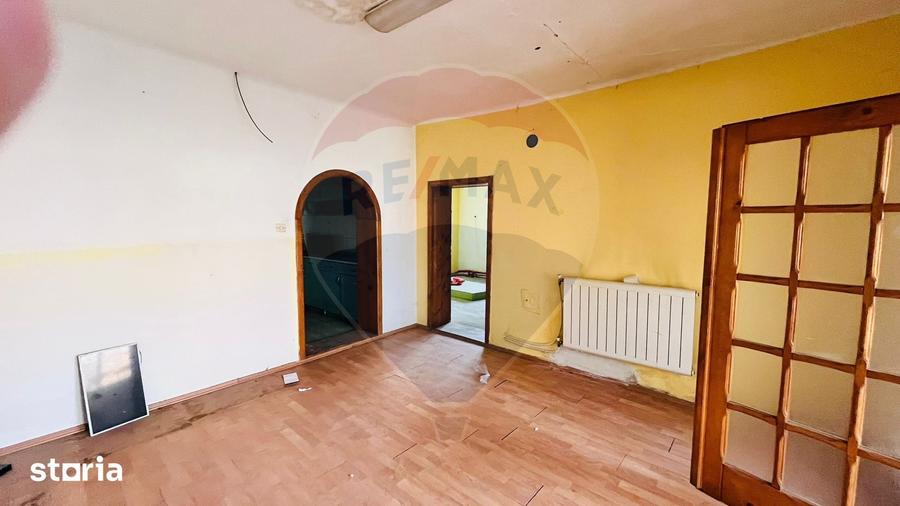 Casă cu 4 camere cu Teren 1367 Mp în Sântandrei