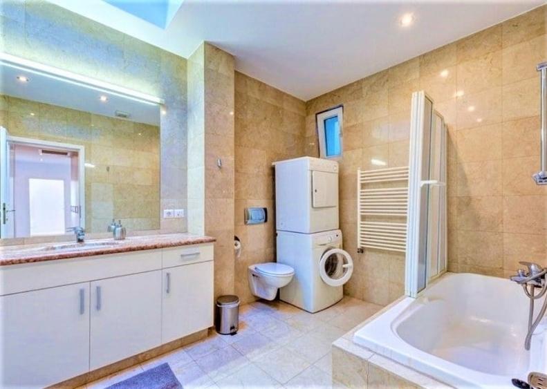 Apartament cu 4 camere în Primăverii