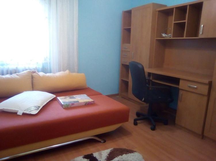 Apartament cu 3 camere decomandat în Rovine