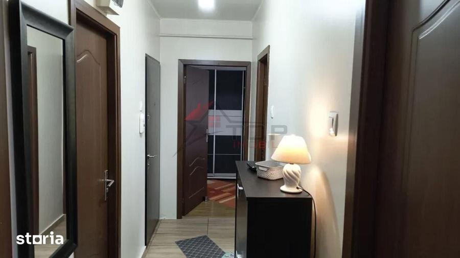 Apartament cu 3 camere în Podu Roș