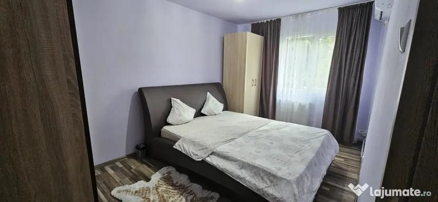 Apartament cu 3 camere semidecomandat în Circumvalațiunii