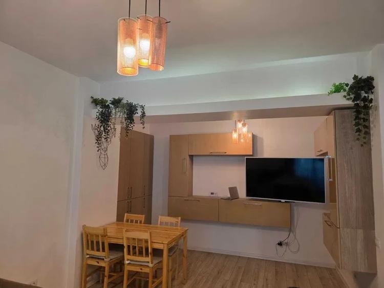 Apartament cu 3 camere decomandat în Lujerului