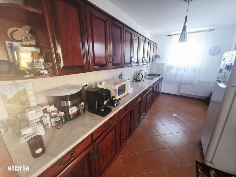 Casă cu 4 camere în Izvoare