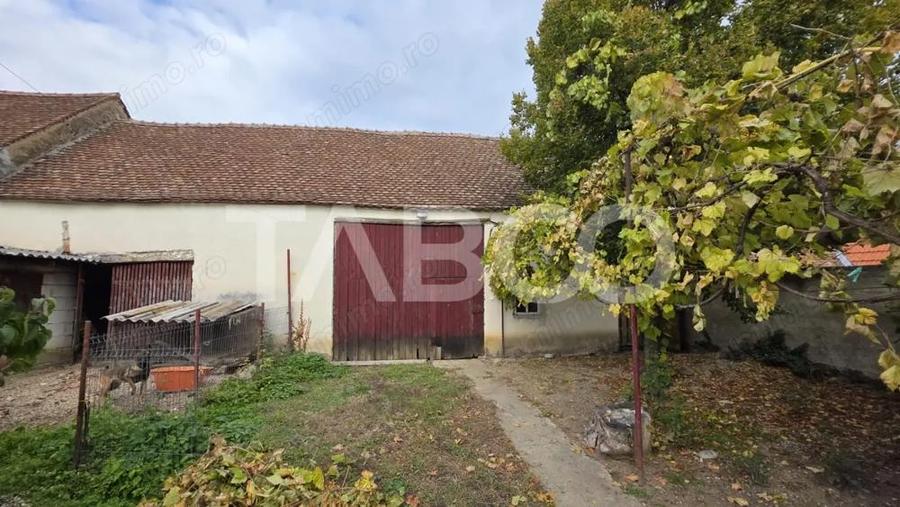 Casă cu 3 camere cu Teren 5859 Mp în Deal