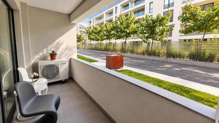 Apartament cu 3 camere decomandat, mobilat în Băneasa