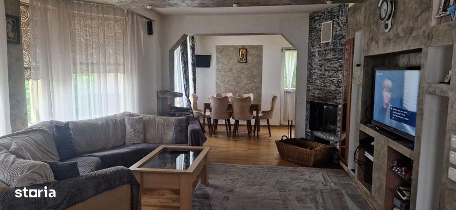 Casă cu 8 camere cu Teren 500 Mp în Șelimbăr
