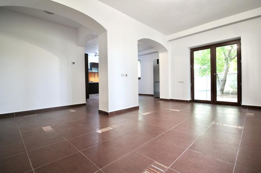 Apartament cu 4 camere decomandat, mobilat în Prelungirea Ghencea