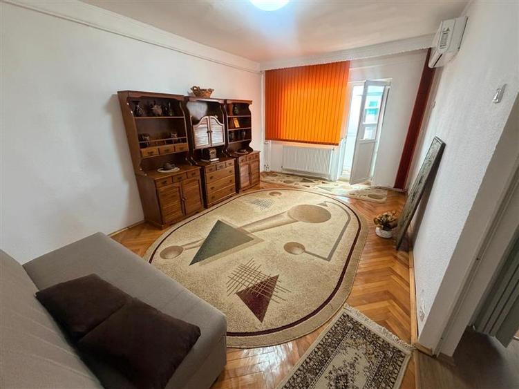 Apartament cu 2 camere decomandat, mobilat în Alexandru cel Bun