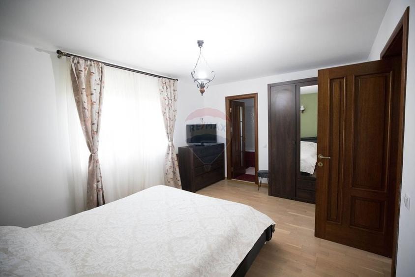 Casă cu 5 camere cu Teren 2130 Mp în Nistorești