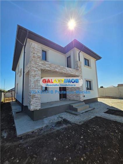Casă cu 4 camere cu Teren 500 Mp în Domnești