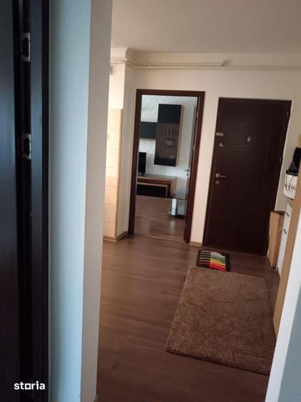 Apartament cu 3 camere decomandat în Siloz