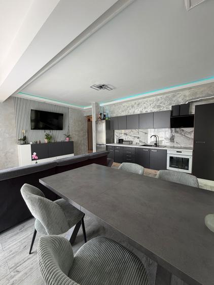 Apartament cu 4 camere decomandat în Lotus