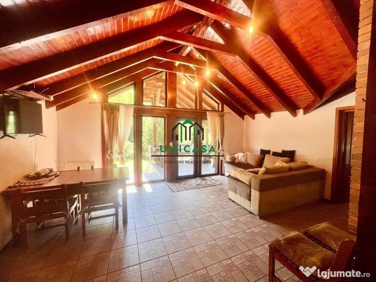 Casă cu 7 camere cu Teren 2560 Mp în Voineșița