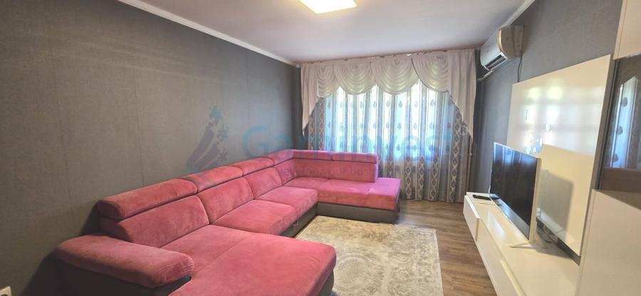 Apartament cu 3 camere decomandat în Nufărul