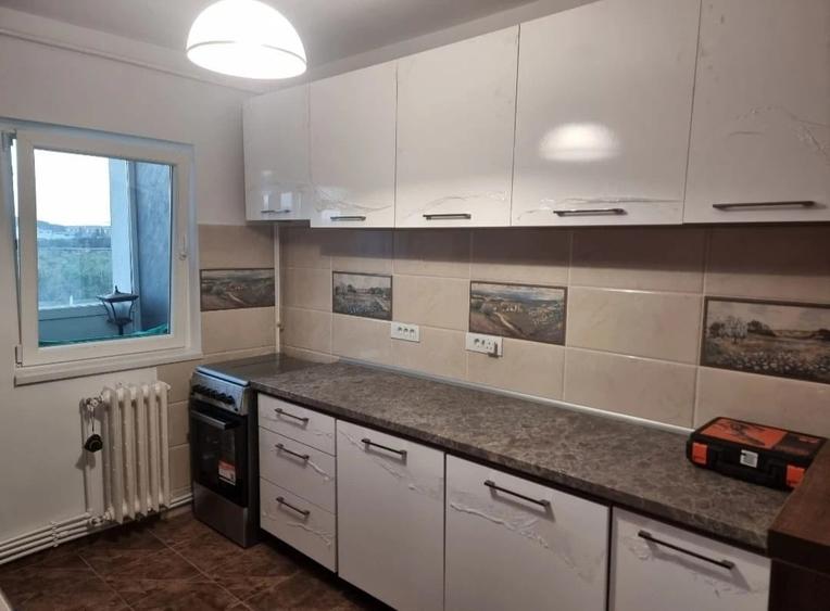 Apartament cu 3 camere decomandat în Metalurgie