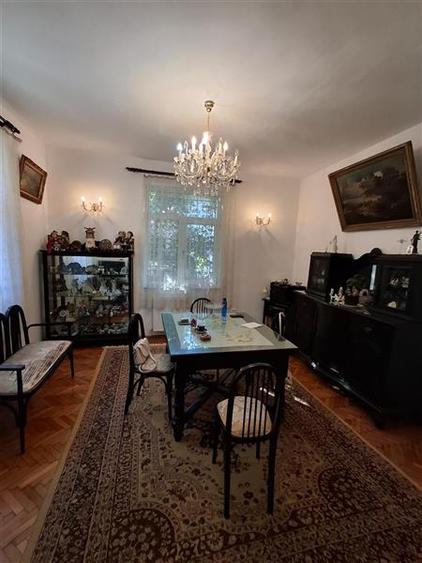 Casă cu 3 camere cu Teren 221 Mp în Central
