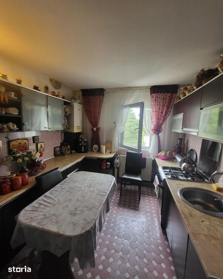 Apartament cu 3 camere decomandat în Republicii
