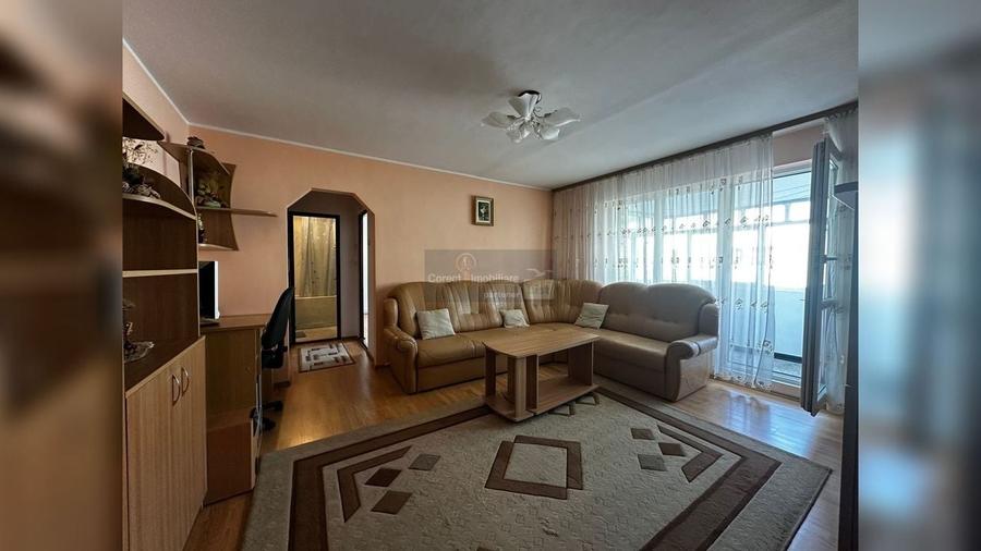 Apartament cu 3 camere semidecomandat în Decebal