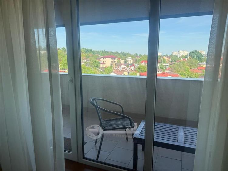 Apartament cu 2 camere semidecomandat, mobilat în Podul de Fier