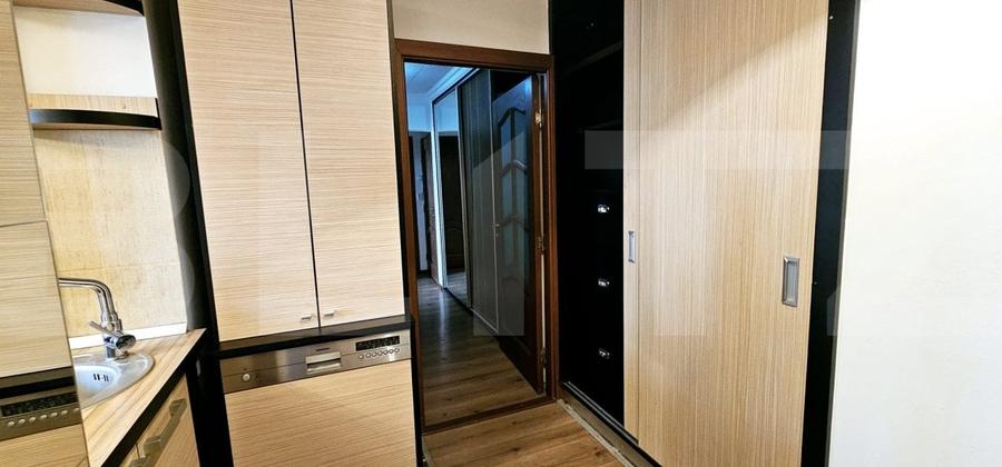 Apartament cu 3 camere decomandat, mobilat în Lenin