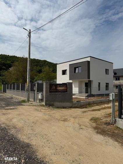 Casă cu 4 camere cu Teren 499 Mp în Mărăcineni