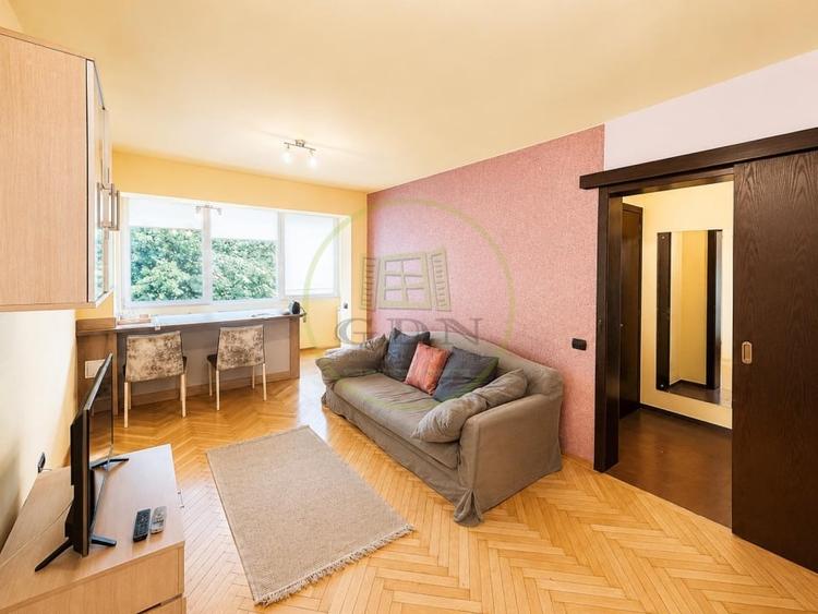 Apartament cu 2 camere semidecomandat, mobilat în Pajura