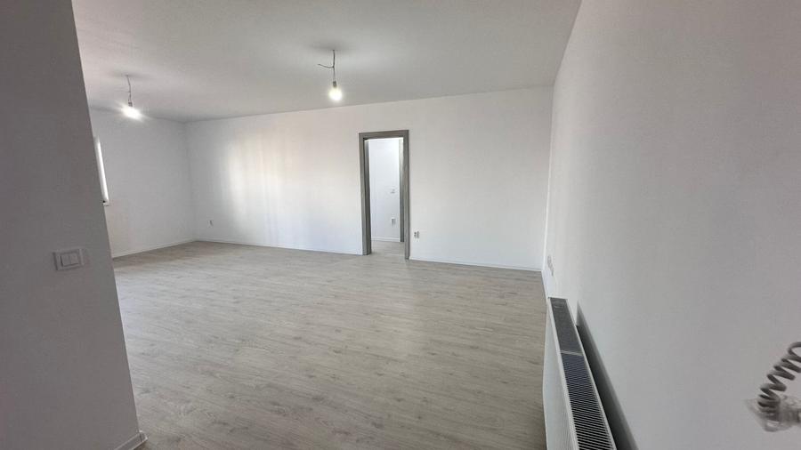 Apartament cu 3 camere decomandat în Șelimbăr — fotografia 3