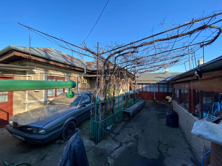 Casă individuală cu 5 camere cu Canalizare în Industriilor