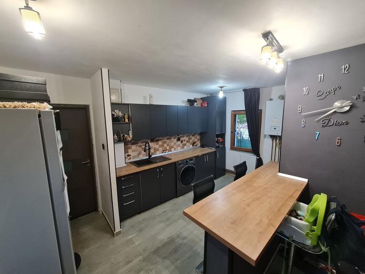Apartament cu 2 camere semidecomandat în Rovine