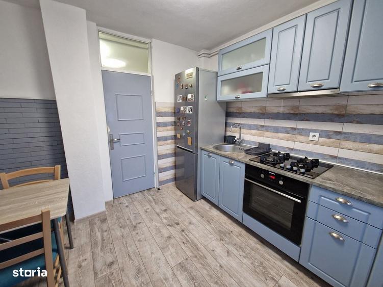 Apartament cu 3 camere semidecomandat în Turnișor