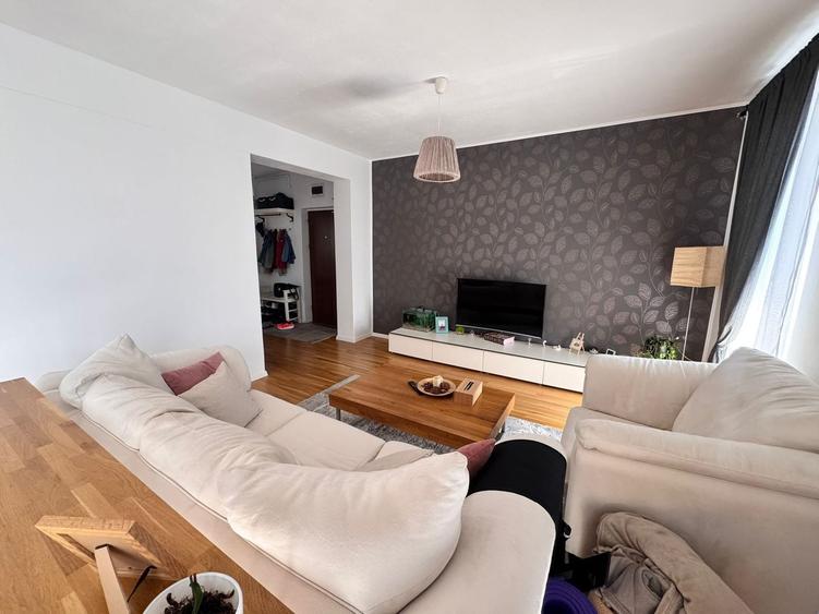 Apartament cu 3 camere decomandat, mobilat în Șelimbăr