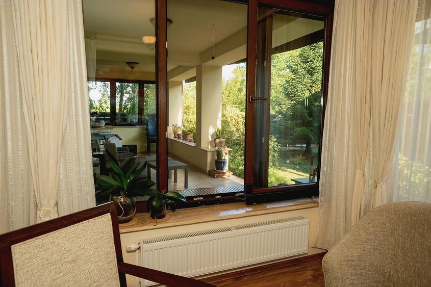 Casă cu 7 camere cu Piscina în Periș