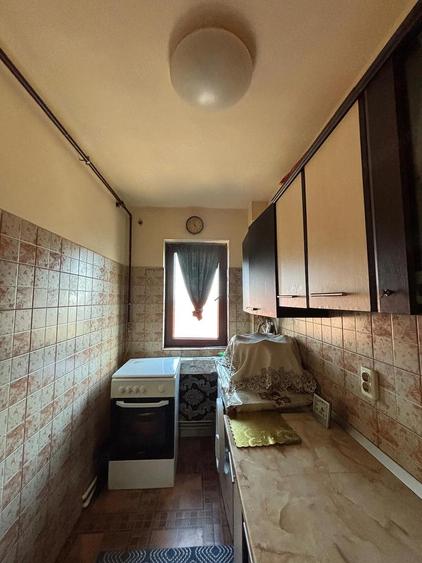 Apartament cu 2 camere semidecomandat în Lehliu