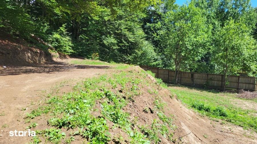 Teren de 1570 mp, în Măneciu