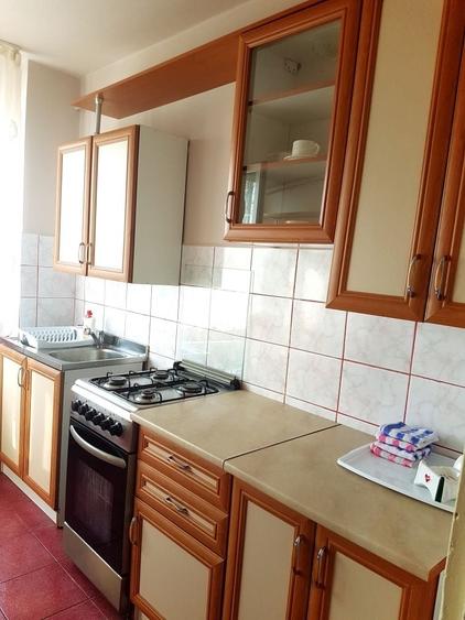 Apartament cu 3 camere semidecomandat în Albești