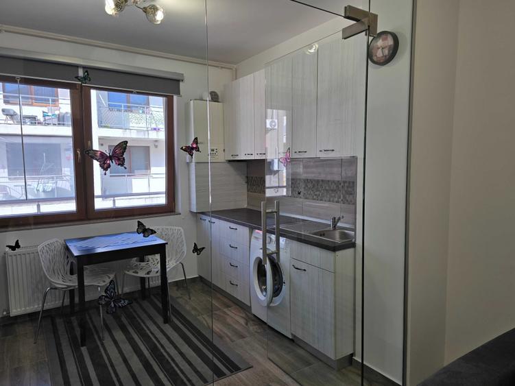 Apartament cu 2 camere semidecomandat în Berceni